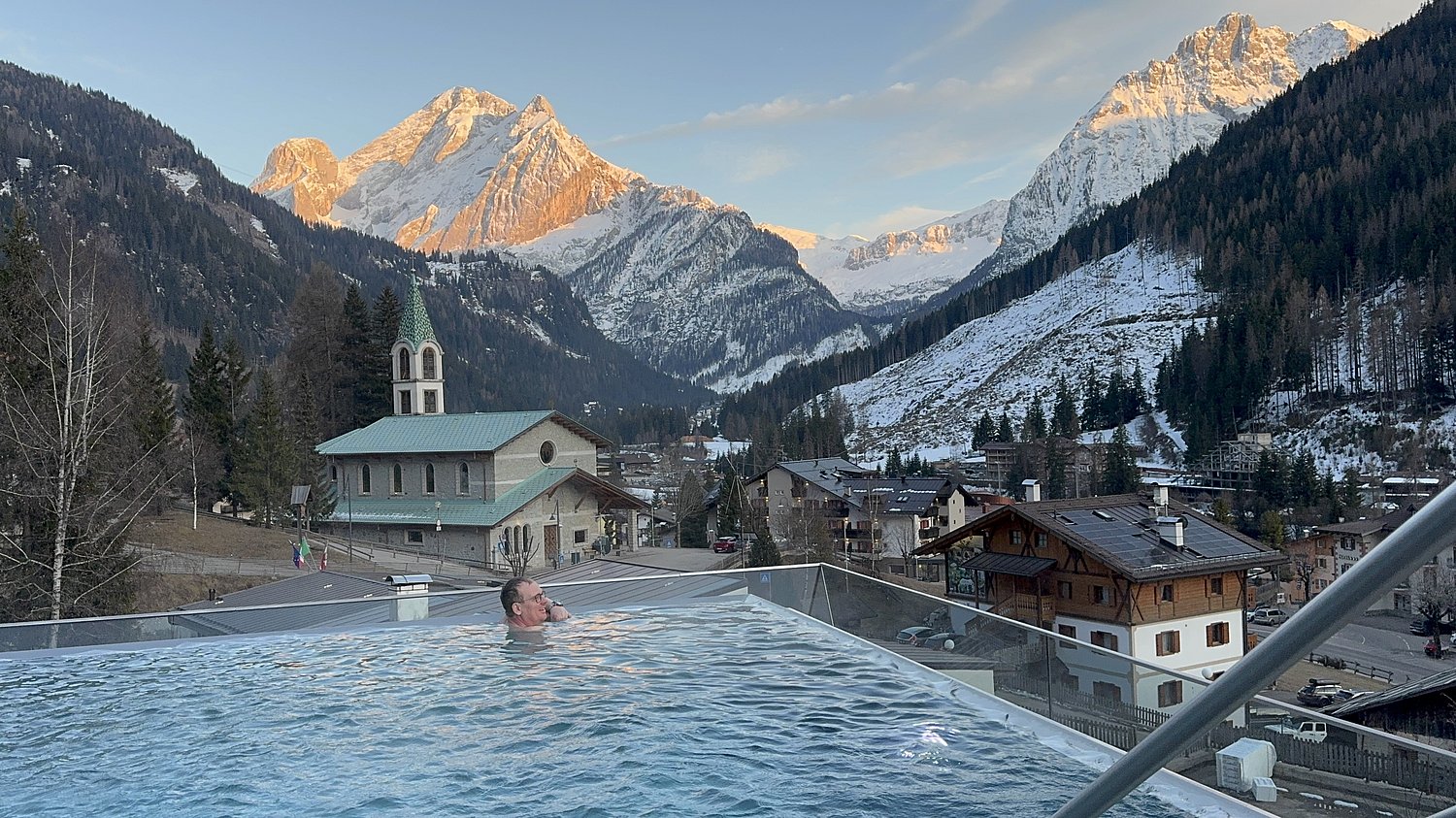 Infinity Pool im Hotel Cèsa Tyrol